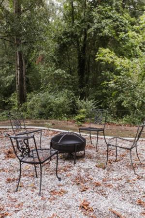Greenway Garage With Firepit Атенс Екстериор снимка